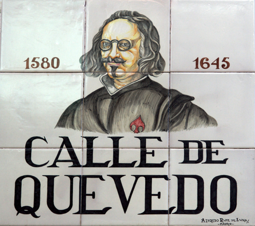 Placa de la Calle de Quevedo ubicada en el Barrio de las Letras